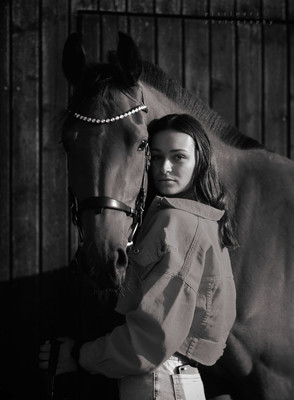 Lieblinge / Menschen / girl,horse,outdoor,monochrome,beauty