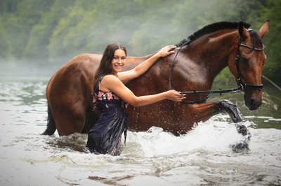 Wasserspiele / Menschen / outdoor,water,wet,girl,horse,fun