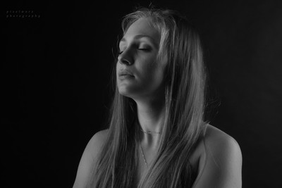 Sanft / Portrait / monochrome,portrait,longhair,stimmungen,studio,shooting