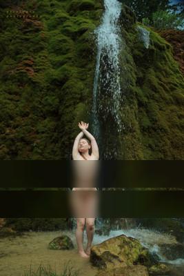 Freiheit / Nude / nude,akt,outdoor,wasser,wasserfall,sele,barfuss,moos