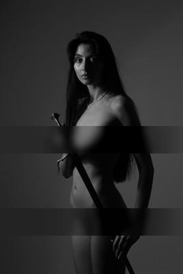 Looking with a sword / Nude / nude,diefotolounge,schwert,sword,schwarz-weiss,monochrome,naked