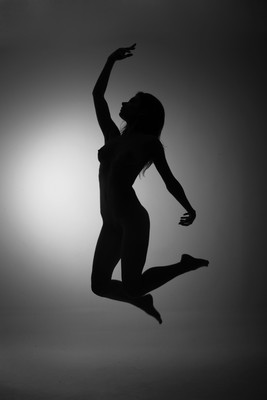 Winken / Nude / nude,monochrome,diefotolounge,silhouette,schattenspiel