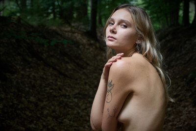 Abweisend / Stimmungen / Nude,portrait,stimmungen,outdoor,menschen