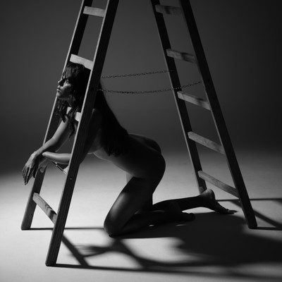 Warten / Stimmungen / stimmungen,nude,schwarz-weiss,monochrome,fotostudio