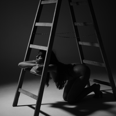 Aufblick / Stimmungen / monochrome,nackt,nude,stimmungen,leiter