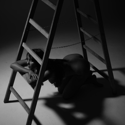 Aufgabe / Stimmungen / monochrome,leiter,emotionen,allein,aktshooting