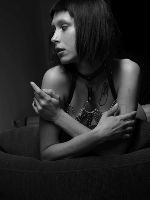 Nachdenken / Stimmungen / nachdenklich,schwarzweiss,monochrom,portrait,nude