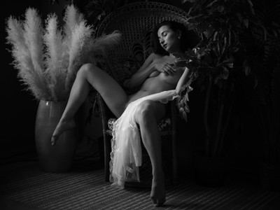 silent / Stimmungen / nude,ruhend,aktfotografie,schwarz-weiss,monochrome