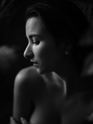 Porträt / Schwarz-weiss / schwarz-weiss,monochrome,akt,portrait,light