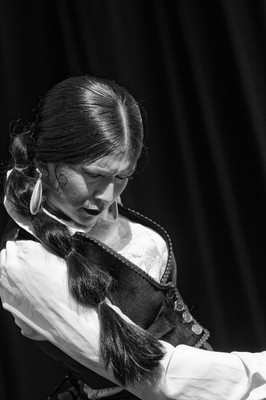 » #4/9 « / Arte Flamenco Festival 2023 / Blog post by <a href="https://strkng.com/en/photographer/surman+christophe/">Photographer surman christophe</a> / 2023-08-08 13:49 / Schwarz-weiss / Flamenco