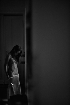 » #1/9 « / Homestory / Blog post by <a href="https://strkng.com/en/photographer/j%C3%BCrgen+neitsch/">Photographer Jürgen Neitsch</a> / 2023-01-02 21:44 / Nude