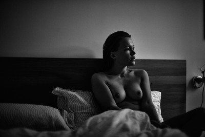 » #4/9 « / Homestory / Blog post by <a href="https://strkng.com/en/photographer/j%C3%BCrgen+neitsch/">Photographer Jürgen Neitsch</a> / 2023-01-02 21:44 / Nude