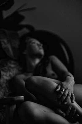 » #8/9 « / Homestory / Blog post by <a href="https://strkng.com/en/photographer/j%C3%BCrgen+neitsch/">Photographer Jürgen Neitsch</a> / 2023-01-02 21:44 / Nude