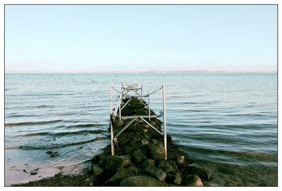 Bootssteg / Wasserlandschaften / fotokunst,kunst,fineartphotografie,buhne,meer,horizont,fujix100v,wellen,strand,ostseeblick,flensburgerförde,bootssteg,steg