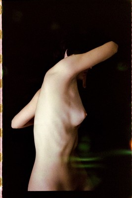 » #8/9 « / Miriana Cross Processed Dog Chewed Negatives / Blog post by <a href="https://strkng.com/en/photographer/hutch+crane/">Photographer Hutch Crane</a> / 2021-04-13 00:47 / Nude