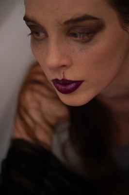 » #4/8 « / Dark Drifting Dreams / Blog post by <a href="https://strkng.com/en/model/carla+gesikiewicz/">Model Carla Gesikiewicz</a> / 2021-07-02 14:00