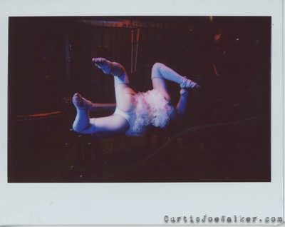 » #2/9 « / Double Exposures with Contortionist BendItLikeBirch / Blog-Beitrag von <a href="https://strkng.com/de/fotograf/curtis+joe+walker/">Fotograf Curtis Joe Walker</a> / 03.06.2021 03:41 / Instant-Film