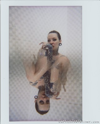 Justine Marie / Konzeptionell / instax,instant film,double exposure,portrait,shower,nude,tattoo,analog,face