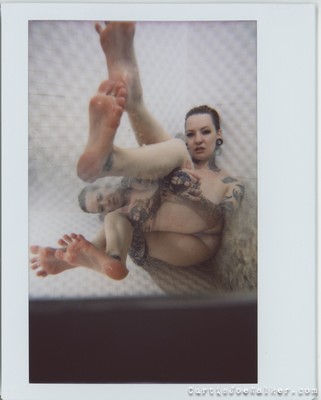 Shower / Abstrakt / feet,foot,barefoot,model,shower,wetlook,tattoo,panties,sole,toes,legs