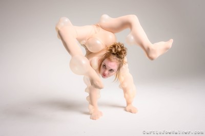 Lady Lumps #7 / Action / handstand,contortion,bubbles,balloon,flexibility,acrobat