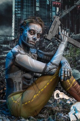 Terminator / Konzeptionell / portrait,Terminator,bodypaint,bodyart,gun,sitting,city,destroy,decay,ruin