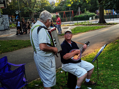 Park life / Menschen / music,instruments,outdoor