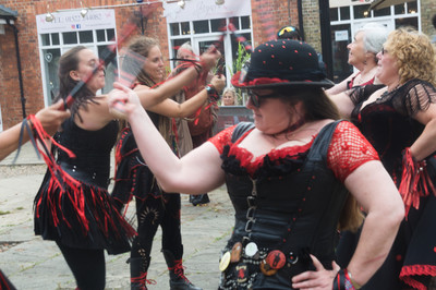 » #2/9 « / This Time! / Blog post by <a href="https://strkng.com/en/photographer/pete+jordan/">Photographer Pete Jordan</a> / 2021-09-14 23:54 / Performance / dance,music,morris dancing,Lincoln