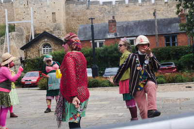 » #4/9 « / This Time! / Blog post by <a href="https://strkng.com/en/photographer/pete+jordan/">Photographer Pete Jordan</a> / 2021-09-14 23:54 / Performance / dance,music,morris dancing,Lincoln