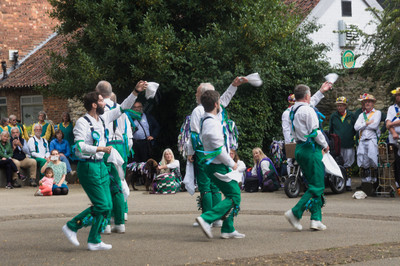 » #8/9 « / This Time! / Blog post by <a href="https://strkng.com/en/photographer/pete+jordan/">Photographer Pete Jordan</a> / 2021-09-14 23:54 / Performance / dance,music,morris dancing,Lincoln