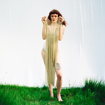 » #4/9 « / Das neue Kleid / Blog-Beitrag von <a href="https://strkng.com/de/fotograf/wendelin+kipping/">Fotograf Wendelin Kipping</a> / 06.09.2023 08:52