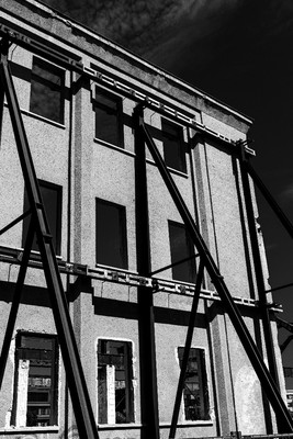 » #4/4 « / Some hard lights / Blog-Beitrag von <a href="https://strkng.com/de/fotograf/matthias+kempe-scheufler/">Fotograf Matthias Kempe-Scheufler</a> / 10.07.2021 06:55 / Schwarz-weiss