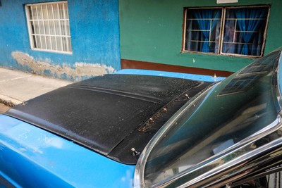 Democratic Space / Street / streetphotography,car,mexico,suburbs