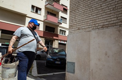 Rome, June 2021 / Street / streetphotography,streetlife,streetsofrome,candid,city,pandemic,documentary