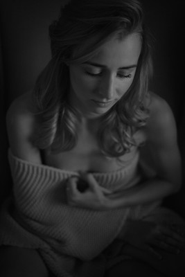 » #4/5 « / rainy sunday / Blog-Beitrag von <a href="https://strkng.com/de/fotograf/moritz+herrmann/">Fotograf Moritz Herrmann</a> / 08.11.2021 09:19 / Nude