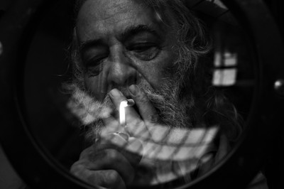 » #1/5 « / Smoking in Georgia / Blog-Beitrag von <a href="https://strkng.com/de/fotograf/franz+von+o-/">Fotograf Franz von O.</a> / 18.08.2021 19:43 / Portrait