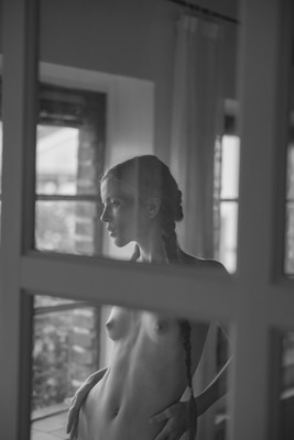 » #2/7 « / Pigtailed beauty / Blog-Beitrag von <a href="https://strkng.com/de/fotograf/fotograf-4u/">Fotograf fotograf-4u</a> / 04.08.2024 00:35 / Fine Art / nude,fineart,baw