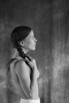 » #6/7 « / Pigtailed beauty / Blog post by <a href="https://strkng.com/en/photographer/fotograf-4u/">Photographer fotograf-4u</a> / 2024-08-04 00:35 / Fine Art / baw,fineart