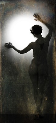 » #2/6 « / Treppenhaus / Blog-Beitrag von <a href="https://strkng.com/de/model/maren+w-/">Model Maren W.</a> / 25.03.2022 14:11 / Fine Art / Nude,Silhouette,akt,nudeartphotography,schwarzweißfotografie