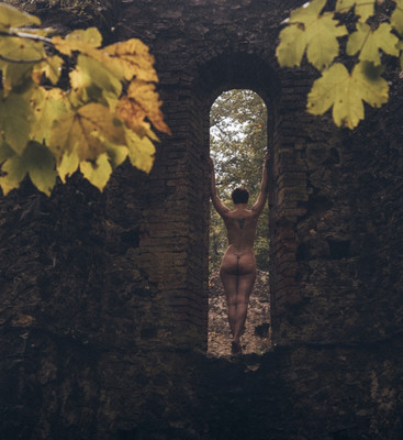 » #6/6 « / Uhlbergkapelle / Blog-Beitrag von <a href="https://strkng.com/de/model/maren+w-/">Model Maren W.</a> / 12.10.2022 07:23 / Nude / nudeart,nude,rückenakt