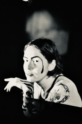 » #8/9 « / Emma Ruth rundle / Blog-Beitrag von <a href="https://strkng.com/de/fotograf/eldark+photography/">Fotograf ELDARK PHOTOGRAPHY</a> / 09.08.2022 14:03 / Schwarz-weiss