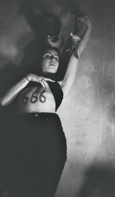 » #5/9 « / Sophie / Blog post by <a href="https://strkng.com/en/photographer/eldark+photography/">Photographer ELDARK PHOTOGRAPHY</a> / 2023-06-06 13:29 / Schwarz-weiss