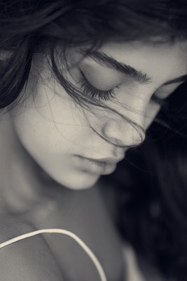 » #2/4 « / Portraits of Negin / Blog post by <a href="https://strkng.com/en/photographer/morteza+khobzi/">Photographer Morteza khobzi</a> / 2023-07-20 22:00 / Portrait