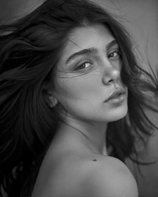 » #4/4 « / Portraits of Negin / Blog-Beitrag von <a href="https://strkng.com/de/fotograf/morteza+khobzi/">Fotograf Morteza khobzi</a> / 20.07.2023 22:00 / Portrait