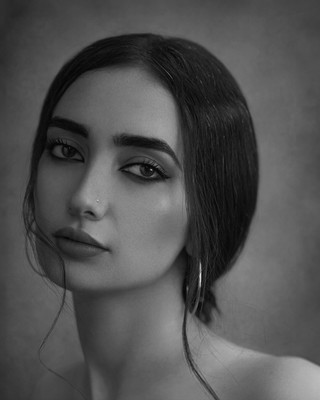 » #3/4 « / Portrait of Ghazaleh / Blog-Beitrag von <a href="https://strkng.com/de/fotograf/morteza+khobzi/">Fotograf Morteza khobzi</a> / 23.08.2023 11:27 / Portrait