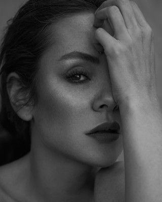 » #1/4 « / Portraits of naghmeh / Blog post by <a href="https://strkng.com/en/photographer/morteza+khobzi/">Photographer Morteza khobzi</a> / 2023-09-03 09:34 / Portrait / #Fineart #studioshot #dramaticportrait #blackandwhite