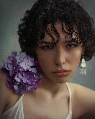 » #2/5 « / Portraits of Sara / Blog post by <a href="https://strkng.com/en/photographer/morteza+khobzi/">Photographer Morteza khobzi</a> / 2023-09-16 14:06 / Portrait