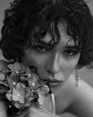 » #5/5 « / Portraits of Sara / Blog post by <a href="https://strkng.com/en/photographer/morteza+khobzi/">Photographer Morteza khobzi</a> / 2023-09-16 14:06 / Portrait