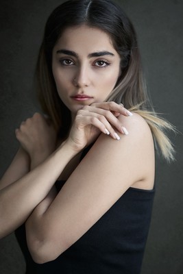 » #1/3 « / Portraits of Mahsa / Blog post by <a href="https://strkng.com/en/photographer/morteza+khobzi/">Photographer Morteza khobzi</a> / 2023-10-04 14:17 / Portrait