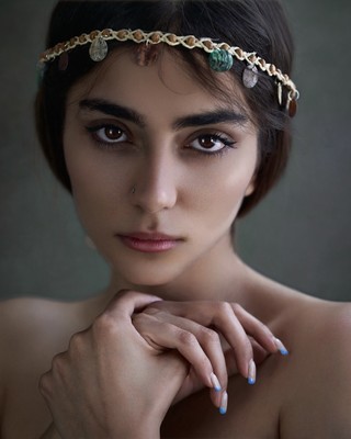 » #3/3 « / Portraits of Mahsa / Blog post by <a href="https://strkng.com/en/photographer/morteza+khobzi/">Photographer Morteza khobzi</a> / 2023-10-04 14:17 / Portrait