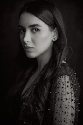 » #2/2 « / Untitled / Blog post by <a href="https://strkng.com/en/photographer/morteza+khobzi/">Photographer Morteza khobzi</a> / 2023-12-03 20:26 / Portrait